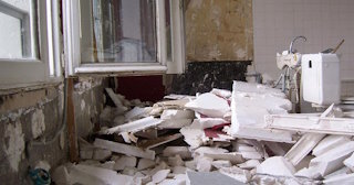 Демонтаж хрущевки в бору - удаление старых полов и стен по выгодной цене от 1730 рублей.